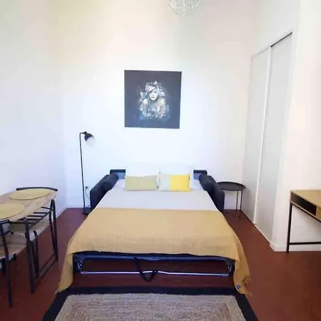 En Centre Apartment *