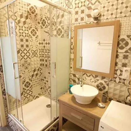 En Centre Apartment *